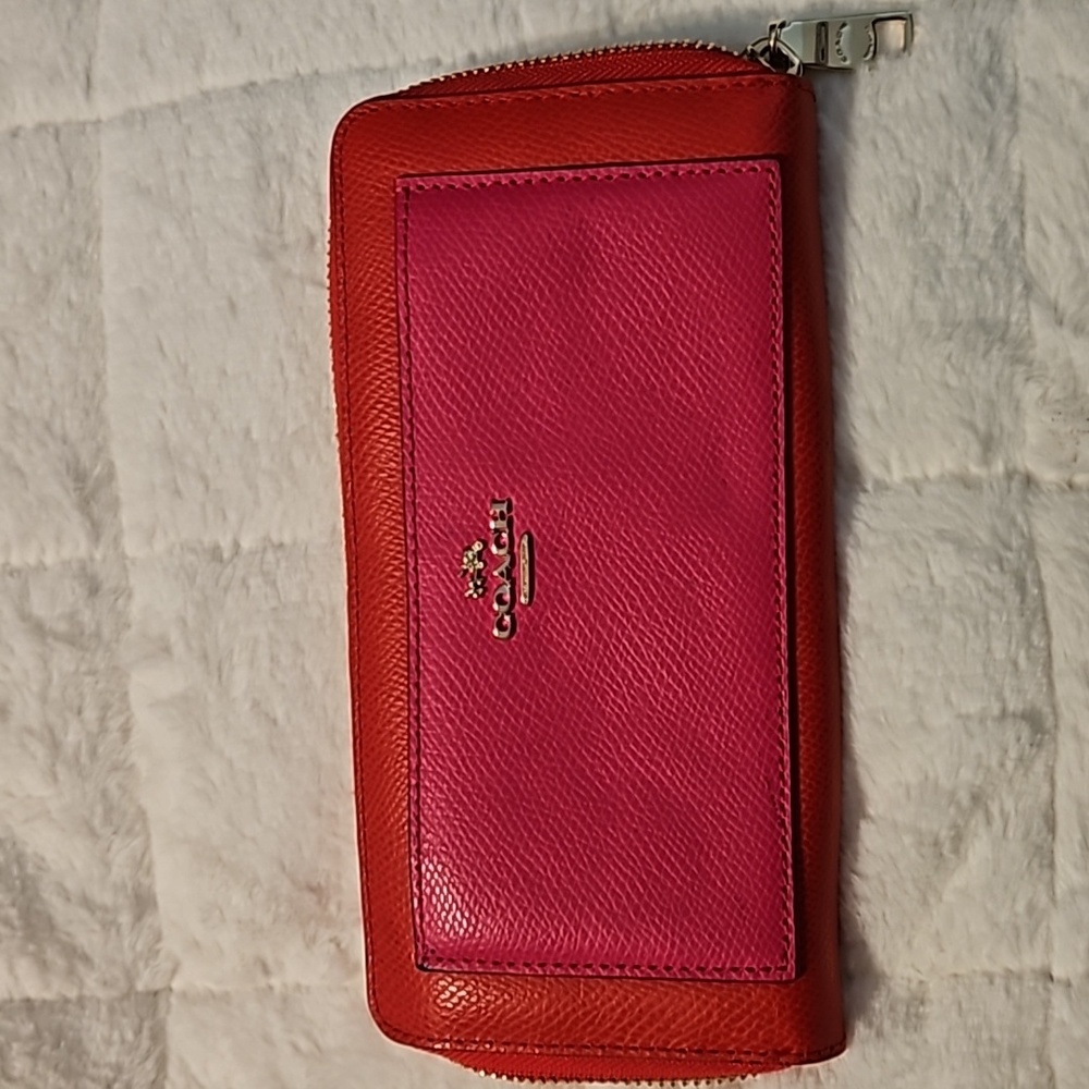 Coach Zip Around Leather Wallet "F52756"